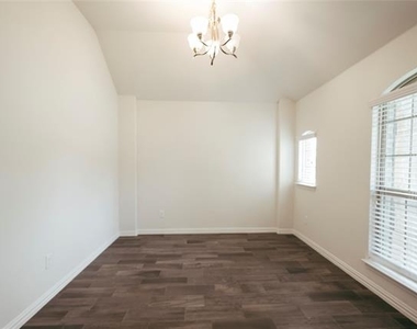 816 Black Hawk Dr - Photo Thumbnail 10