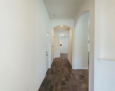 816 Black Hawk Dr - Photo Thumbnail 8
