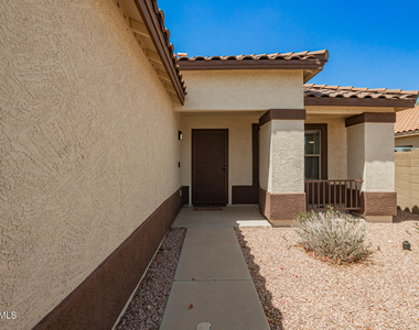 3032 W Red Fox Road - Photo Thumbnail 2