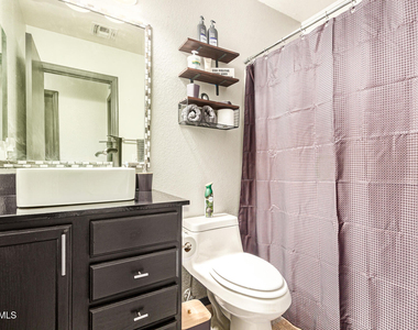 3032 W Red Fox Road - Photo Thumbnail 21
