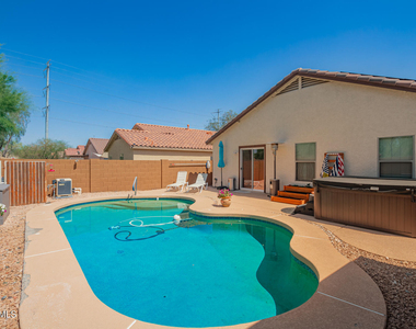 3032 W Red Fox Road - Photo Thumbnail 29