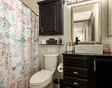 3032 W Red Fox Road - Photo Thumbnail 17