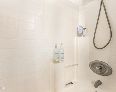 3032 W Red Fox Road - Photo Thumbnail 18