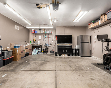 3032 W Red Fox Road - Photo Thumbnail 24