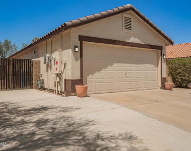 3032 W Red Fox Road - Photo Thumbnail 1