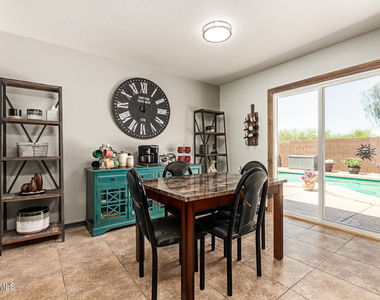 3032 W Red Fox Road - Photo Thumbnail 7