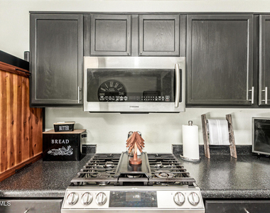 3032 W Red Fox Road - Photo Thumbnail 13