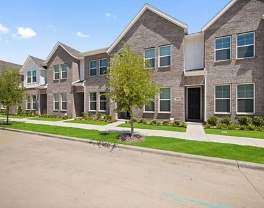 5243 Legacy Street - Photo Thumbnail 2