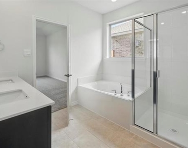 2112 Eugene Street - Photo Thumbnail 28