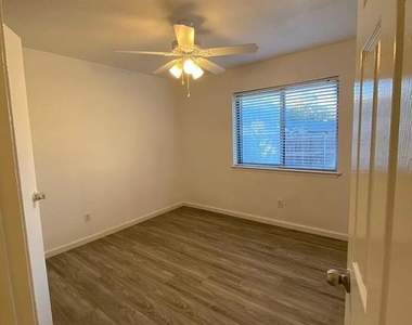 3501 Gatewood Lane - Photo Thumbnail 1