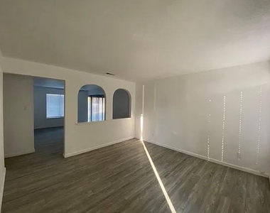 3501 Gatewood Lane - Photo Thumbnail 8