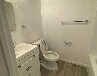 3501 Gatewood Lane - Photo Thumbnail 4