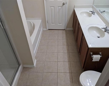 4525 Mountain Oak Street - Photo Thumbnail 13