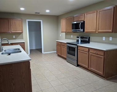 4525 Mountain Oak Street - Photo Thumbnail 7