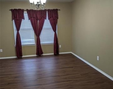 4525 Mountain Oak Street - Photo Thumbnail 3