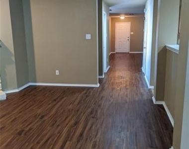 4525 Mountain Oak Street - Photo Thumbnail 5