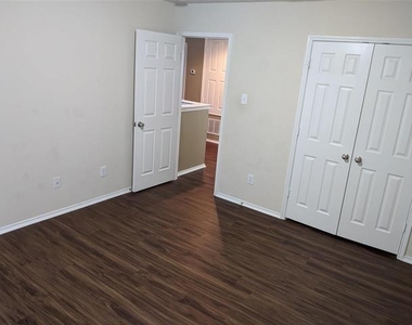4525 Mountain Oak Street - Photo Thumbnail 19