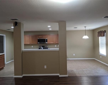 4525 Mountain Oak Street - Photo Thumbnail 6