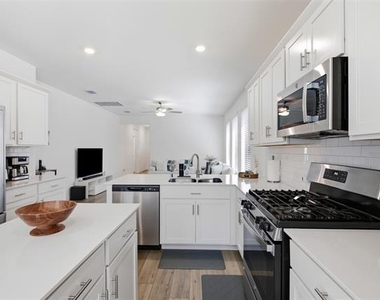 1121 Western Yarrow Avenue - Photo Thumbnail 16