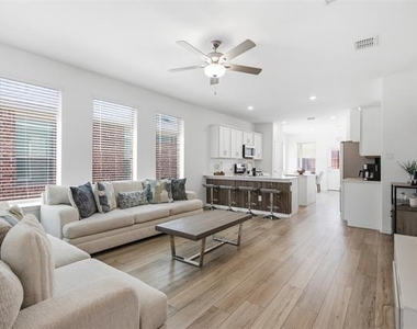 1121 Western Yarrow Avenue - Photo Thumbnail 10