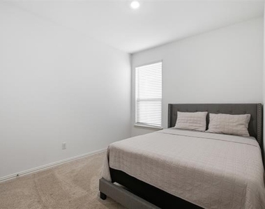 1121 Western Yarrow Avenue - Photo Thumbnail 8