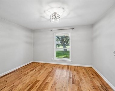 2223 Freeland Way - Photo Thumbnail 24