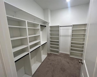 3306 Colorado Lane - Photo Thumbnail 5