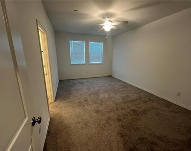 3306 Colorado Lane - Photo Thumbnail 4