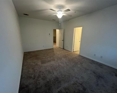 3306 Colorado Lane - Photo Thumbnail 3