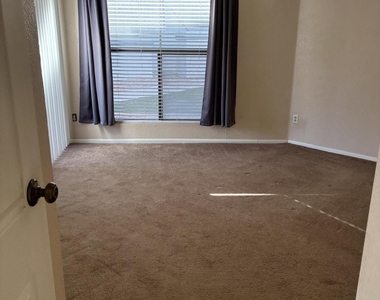 1800 W Elliot Road - Photo Thumbnail 8