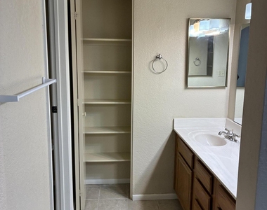 1800 W Elliot Road - Photo Thumbnail 12