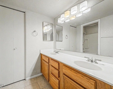 1800 W Elliot Road - Photo Thumbnail 11
