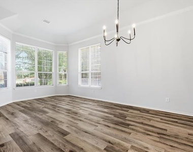 8401 Shakespeare Lane - Photo Thumbnail 4
