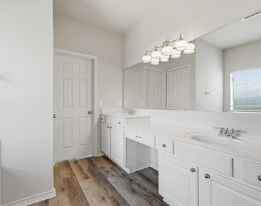 8401 Shakespeare Lane - Photo Thumbnail 10