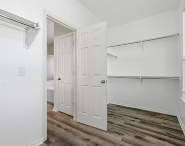 8401 Shakespeare Lane - Photo Thumbnail 12