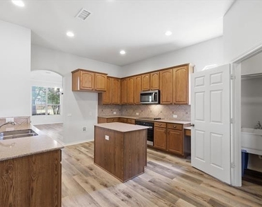 8401 Shakespeare Lane - Photo Thumbnail 6
