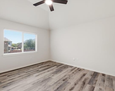 8401 Shakespeare Lane - Photo Thumbnail 18