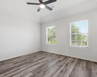 8401 Shakespeare Lane - Photo Thumbnail 16