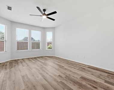 8401 Shakespeare Lane - Photo Thumbnail 7