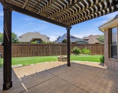 8401 Shakespeare Lane - Photo Thumbnail 3
