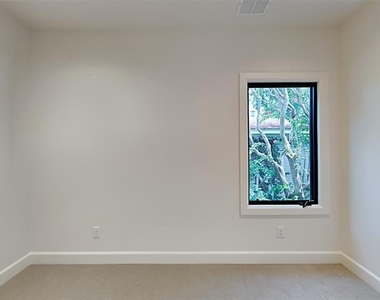 4417 Emerson Avenue - Photo Thumbnail 12