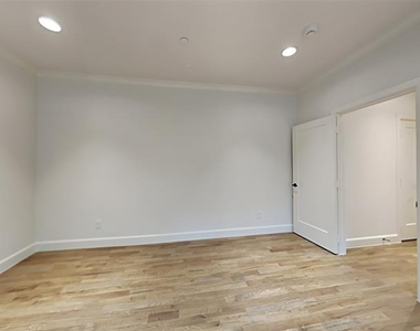 4417 Emerson Avenue - Photo Thumbnail 6