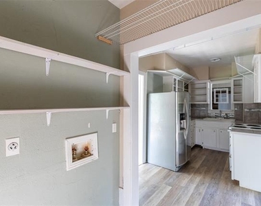 949 Palm Street - Photo Thumbnail 8
