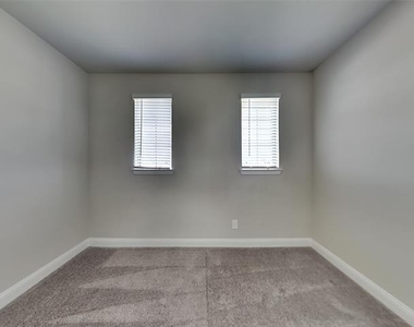 1024 Meadowlark Avenue - Photo Thumbnail 12