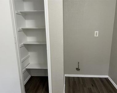 6621 N Park Drive - Photo Thumbnail 15
