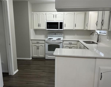 6621 N Park Drive - Photo Thumbnail 2