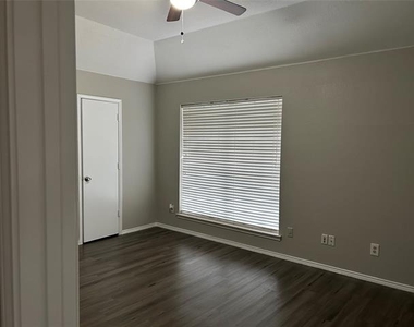 6621 N Park Drive - Photo Thumbnail 4