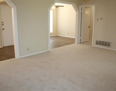 1903 N Floyd Road - Photo Thumbnail 4