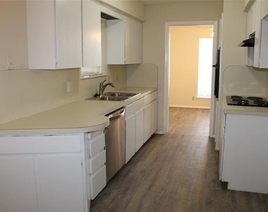 1903 N Floyd Road - Photo Thumbnail 6