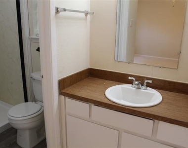 1903 N Floyd Road - Photo Thumbnail 14